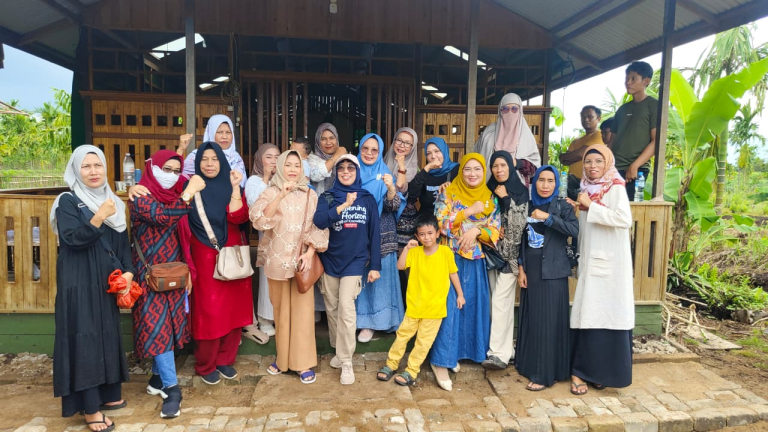 Kolaborasi IKA Unhas, KMB, IWSS Bangun Ketahanan Pangan Lewat Peternakan Kambing & Perkebunan